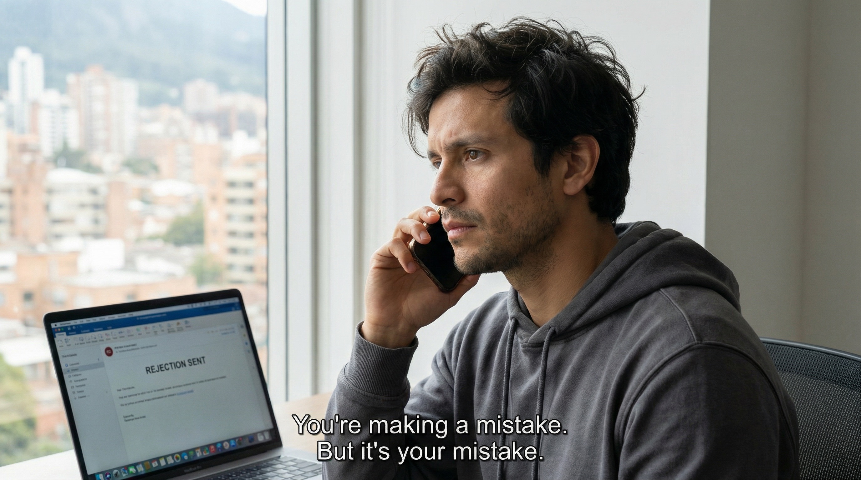 Sebastián am Telefon mit Alejo. Die Ablehnung wurde gesendet. Zum ersten Mal klingt der ehemalige Finanzvorstand fast menschlich — wie ein Mann, der erkennt, dass er für die falschen Dinge optimiert hat.